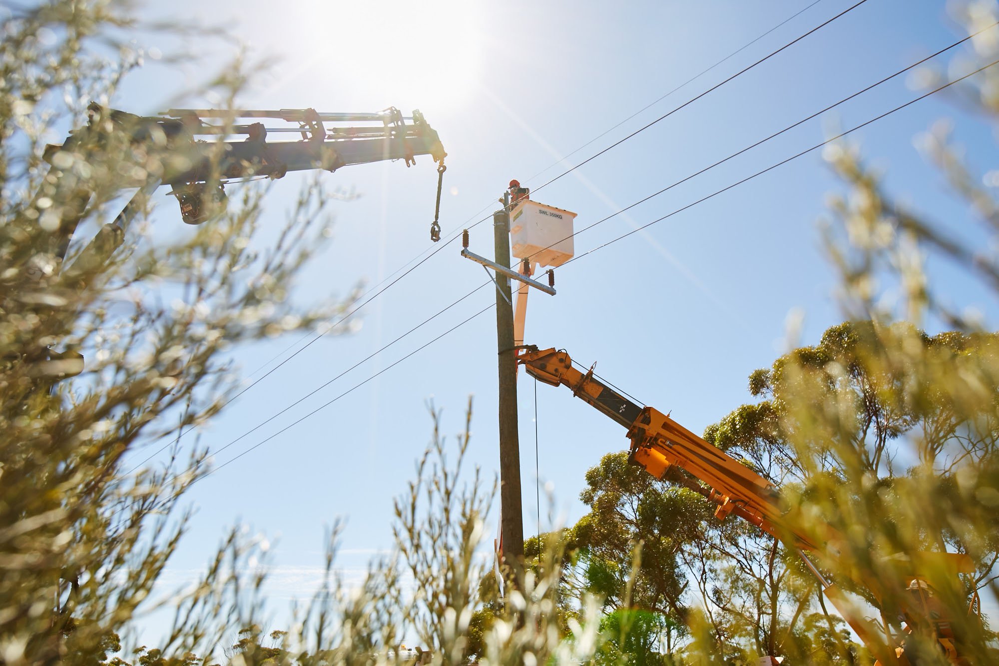 Western Power crew working on overhead powerlines